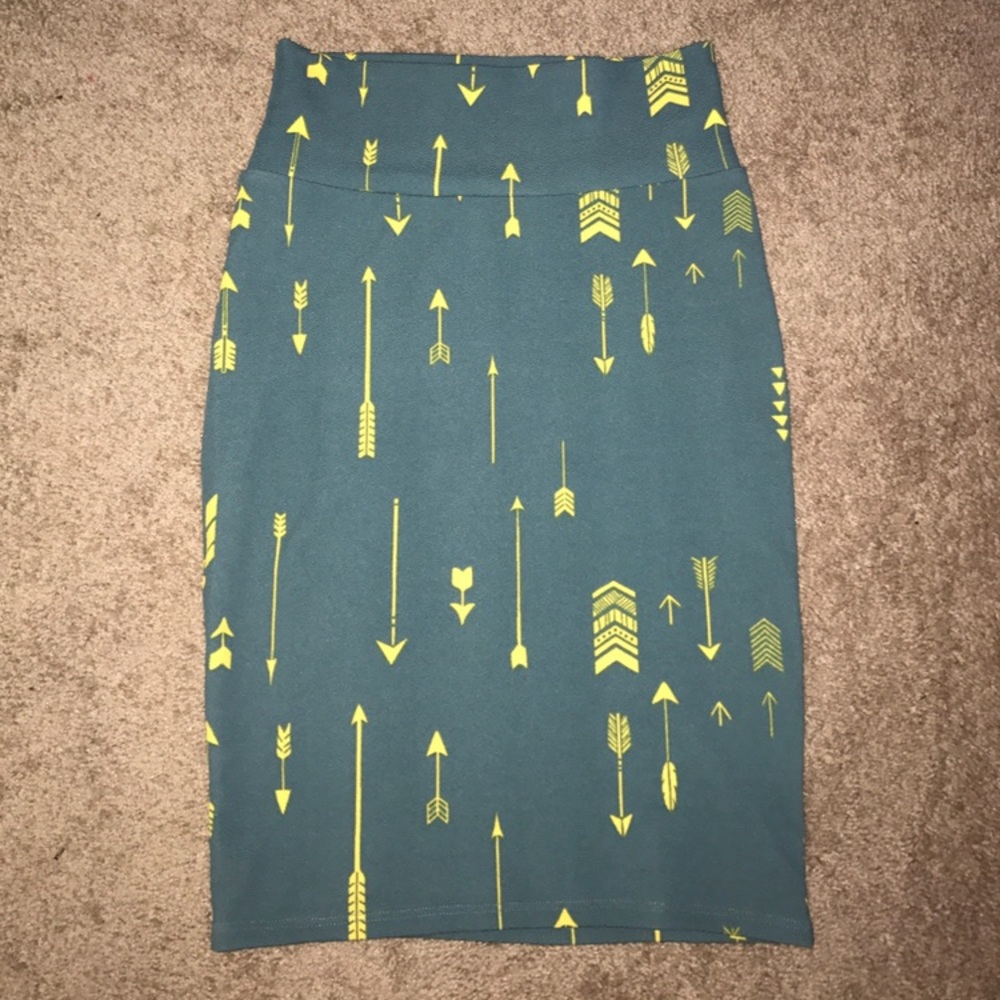 Beautiful arrow LulaRoe Cassie skirt